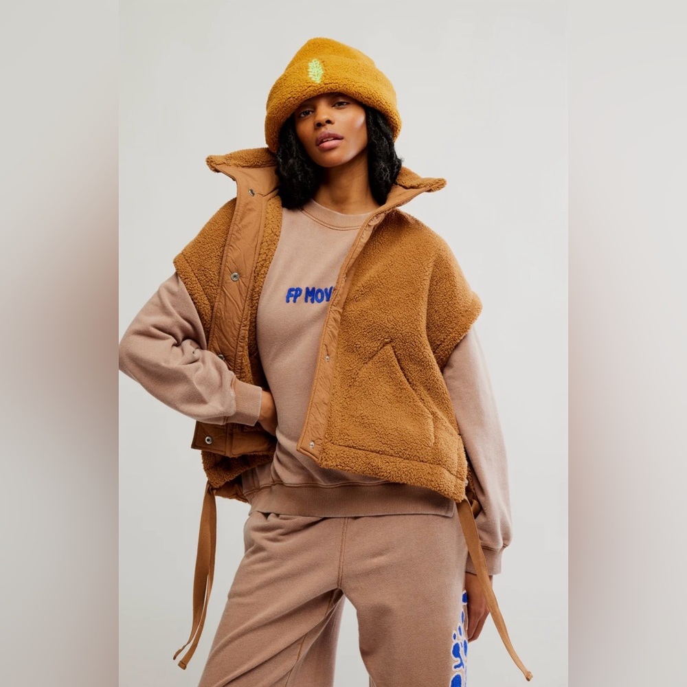 Free People Scout It Out Oversized Sherpa Vest in Honey NWT Size Medium